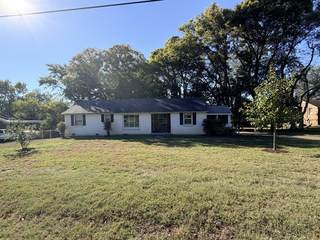 MLS# 3018064 - 304 Michael Dr in Woodberry Park in Nashville Tennessee 37214