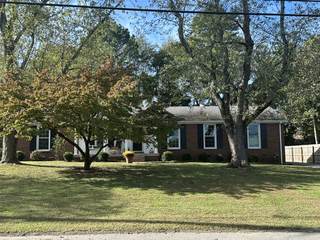 MLS# 3018329 - 725 Harpeth Pkwy W in Harpeth Valley Park in Nashville Tennessee 37221