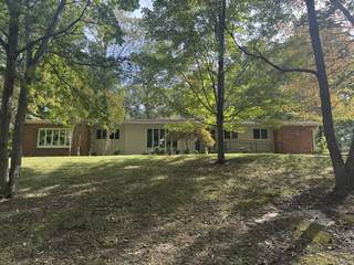 MLS# 3030241 - 302 Crestview Dr in Oak Hills in Dickson Tennessee 37055