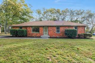 MLS# 3033804 - 104 Iris Ct in Town And Country Est in Hendersonville Tennessee 37075