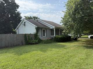 MLS# 3035922 - 2010 Sugartree Dr in Sugartree Sec 1 in Murfreesboro Tennessee 37129