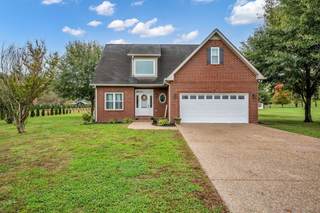 MLS# 3037961 - 835 Hicks Rd in Field Crest Estates Sec B in Dickson Tennessee 37055