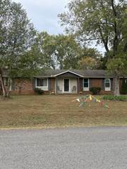 MLS# 3042961 - 121 Crockett Ct in Green Acres in Smyrna Tennessee 37167