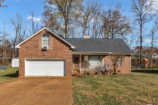 MLS# 3045755 - 208 Beechbrook Ct in Beechbrook Estates in White House Tennessee 37188