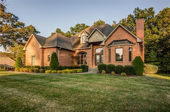 708 Ridgecrest Ln - Photo 1