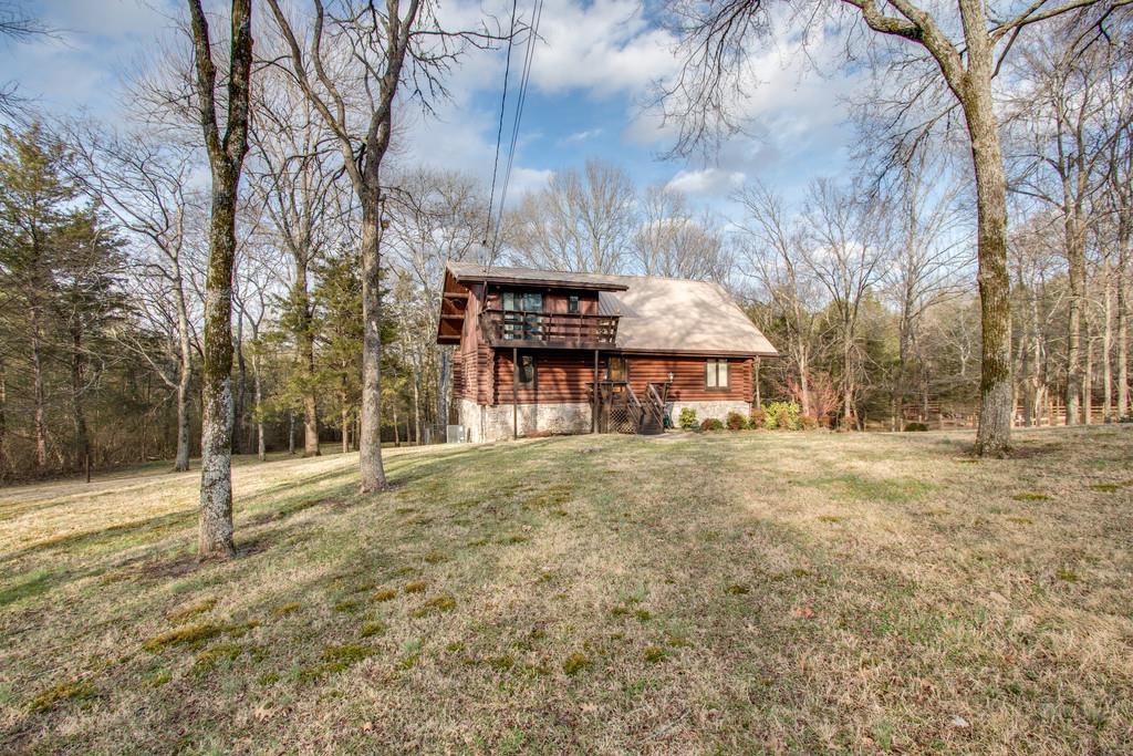 602 Woods Ct - Photo 1
