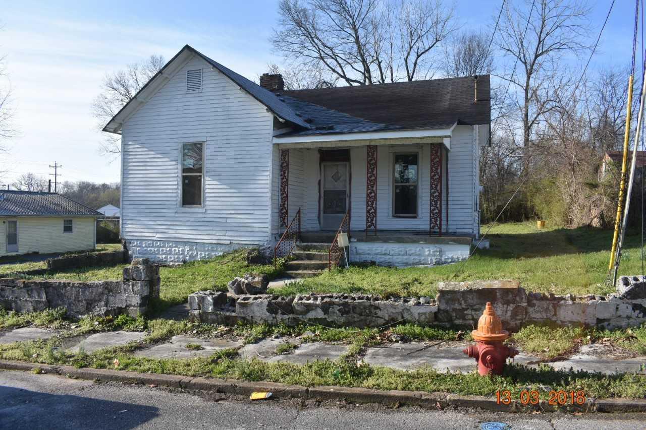 204 Columbian Ave - Photo 1