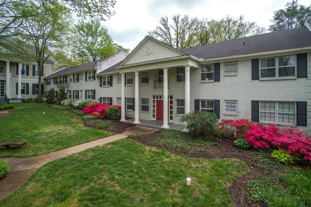 428 Bowling Ave - Photo 1