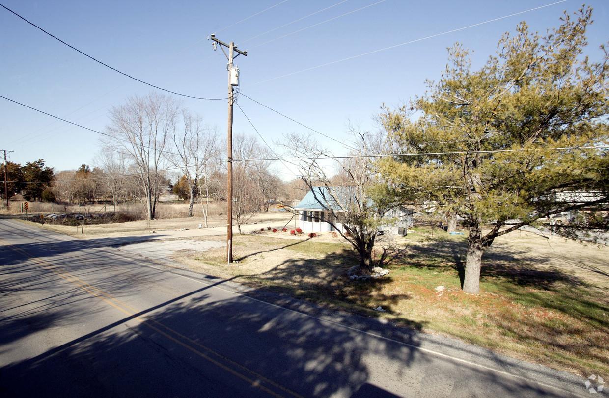 429 Old Nashville Hwy - Photo 1