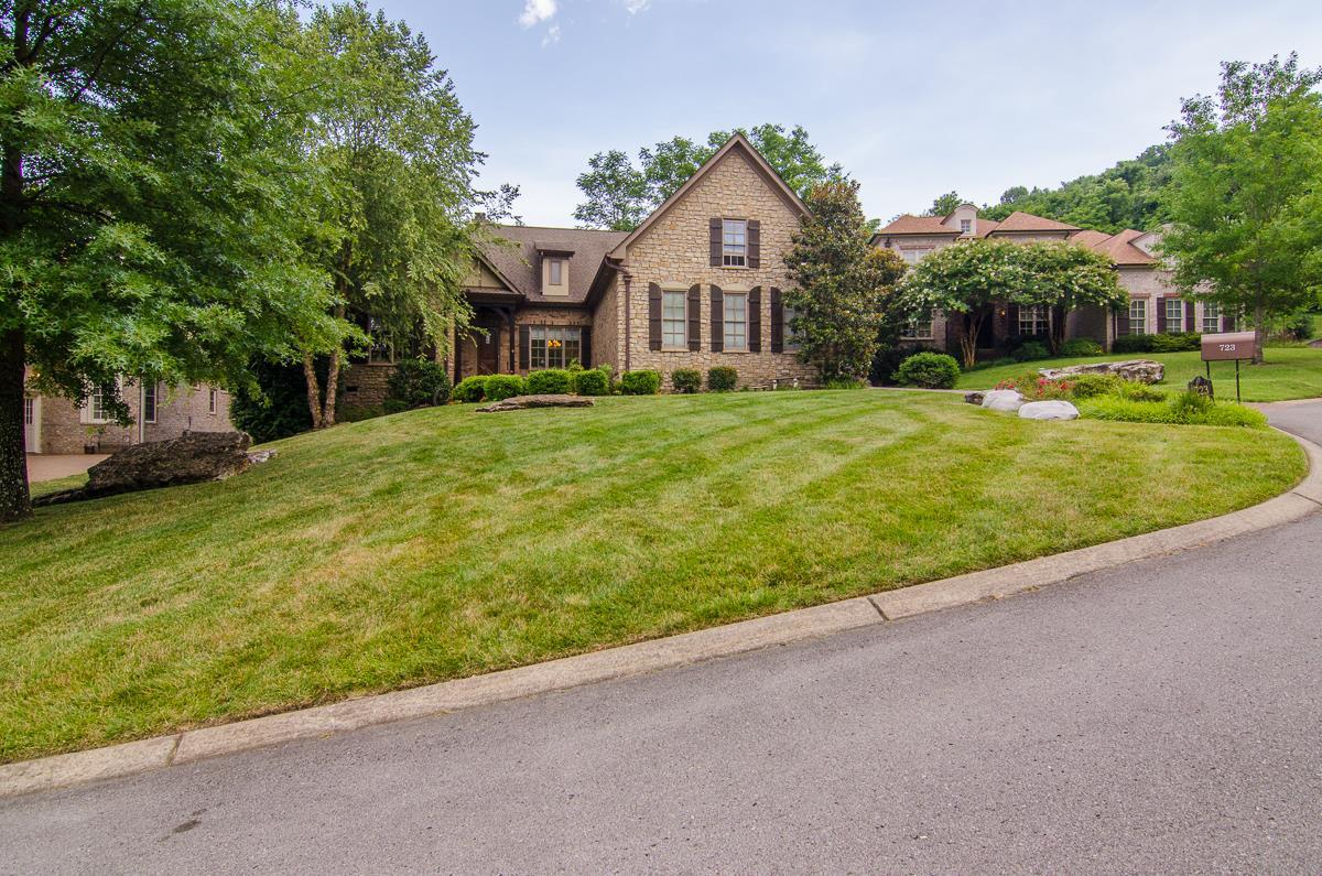 723 Azalea Ct - Photo 1