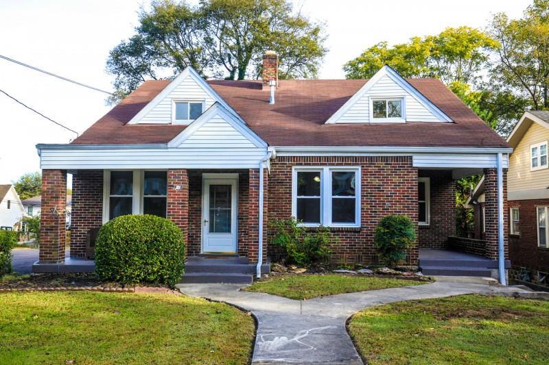914 Caruthers Ave - Photo 1
