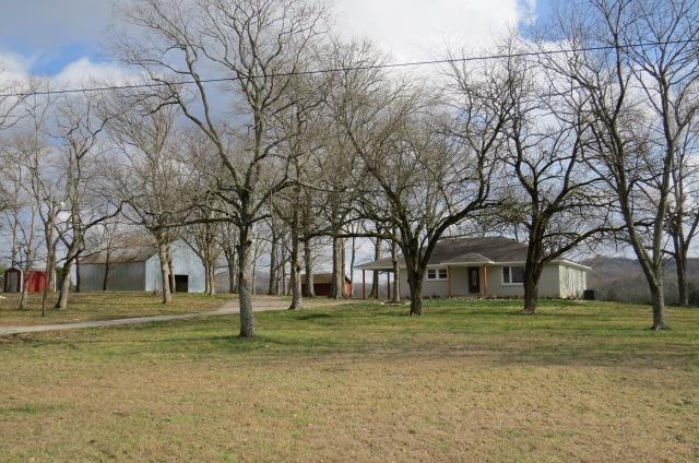939 Vinta Rd - Photo 1