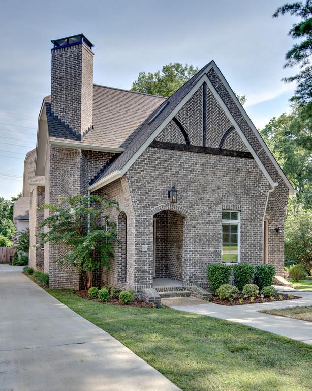 923 Gale Ln - Photo 1