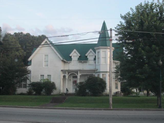 402 W Main St - Photo 1