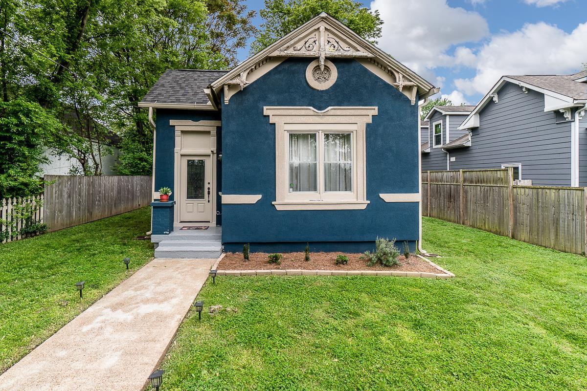 228 Berry St - Photo 1