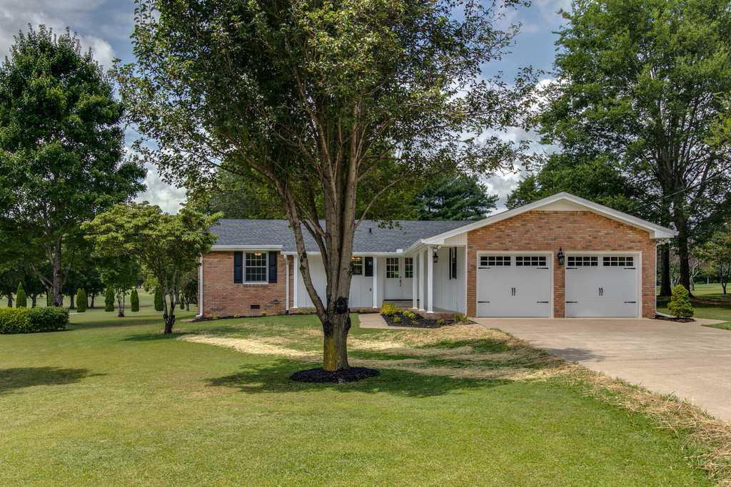 404 Manor Cir - Photo 1