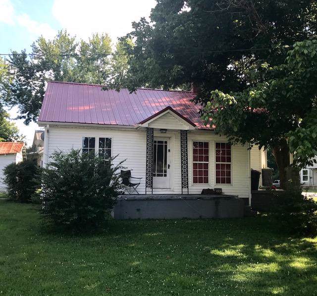 133 N Oak St - Photo 1