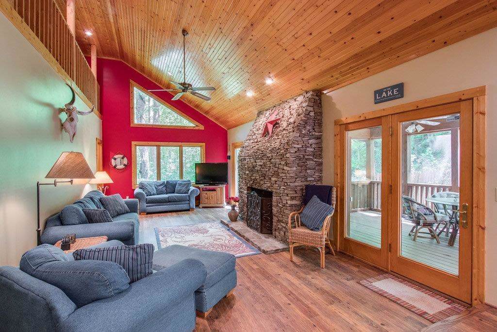444 Lakeside Dr - Photo 1