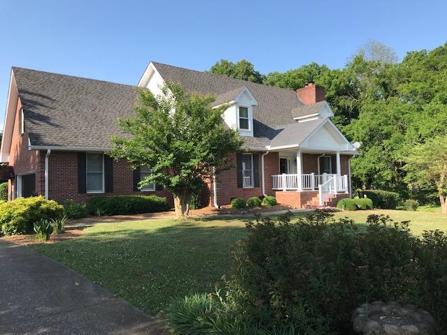 1007 Chateau Dr - Photo 1