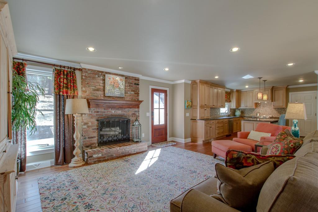 402 Dahlia Dr - Photo 1