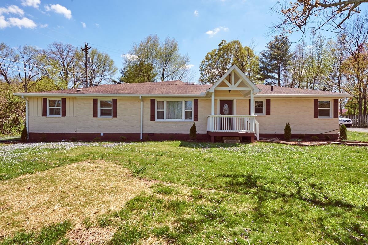 319 Lynwood Cir - Photo 1