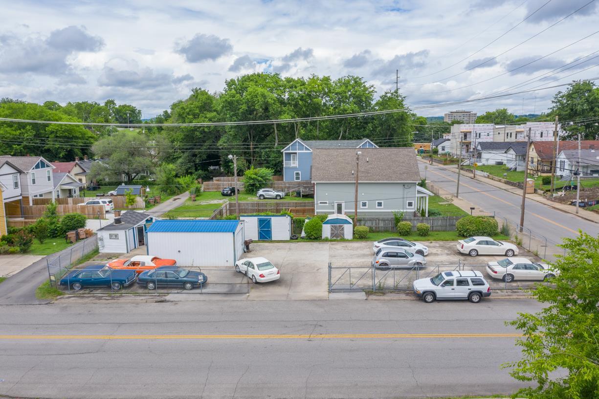 900 Clay St - Photo 1