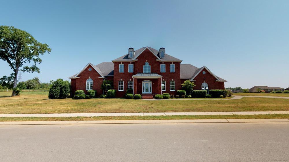 815 Stonebrook Dr - Photo 1
