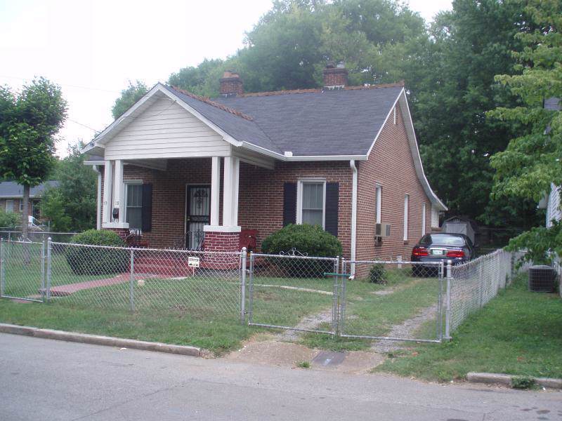 1918 15th Ave N - Photo 1