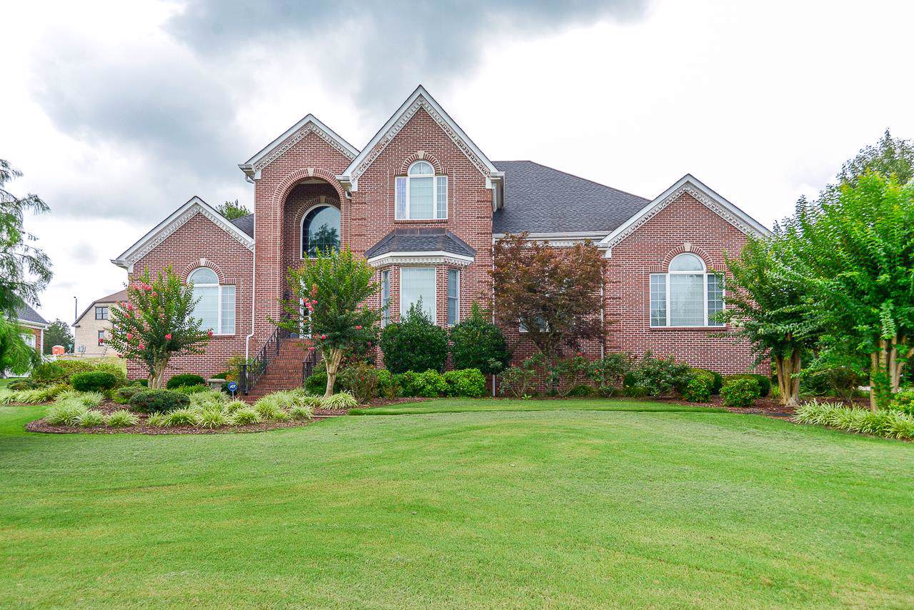 833 Fairway Dr - Photo 1