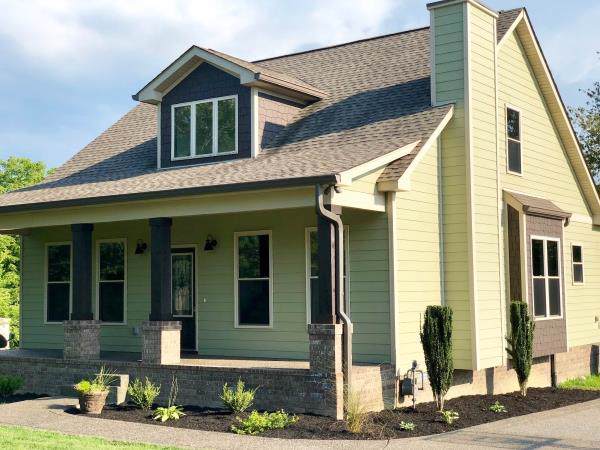 215 College St - Photo 1
