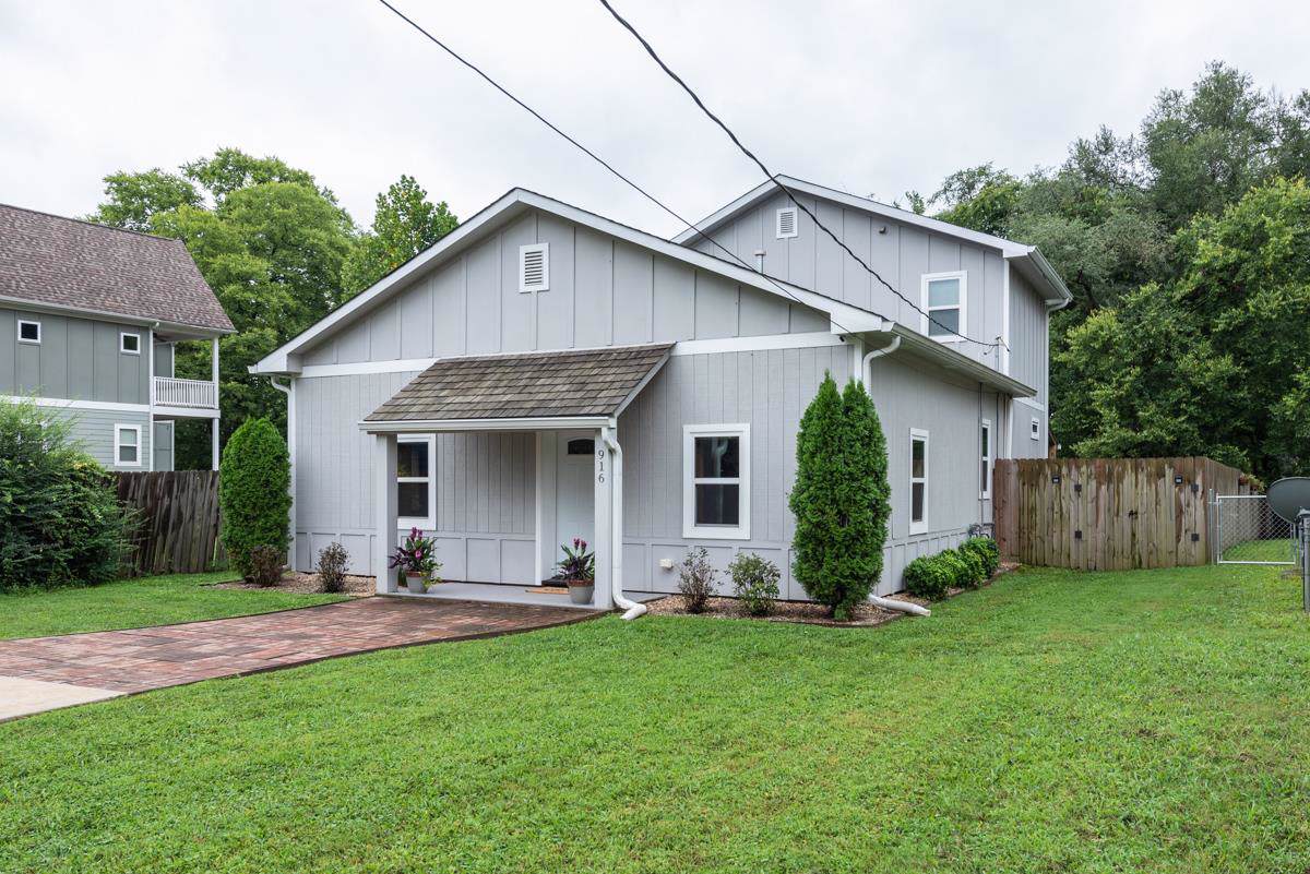 916 Curdwood Blvd - Photo 1