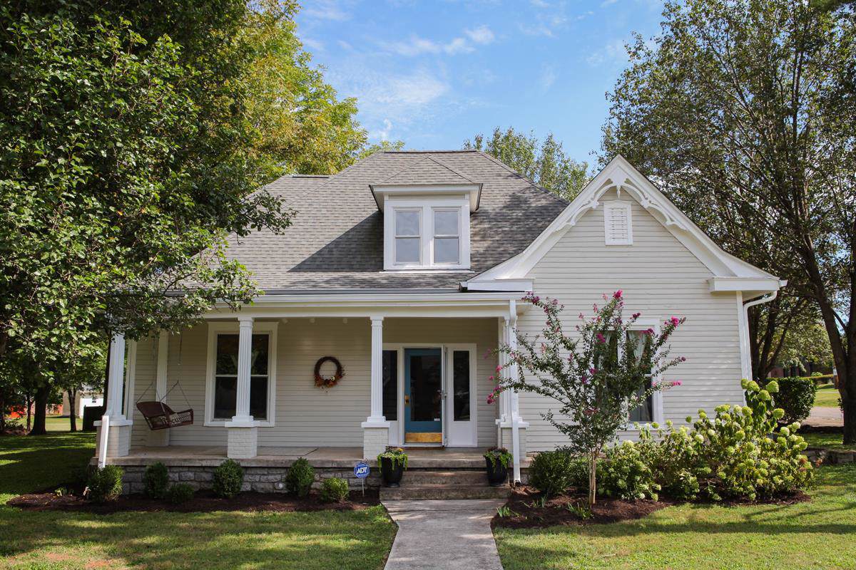 207 College St - Photo 1
