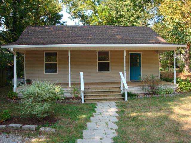 902 Webster St - Photo 1