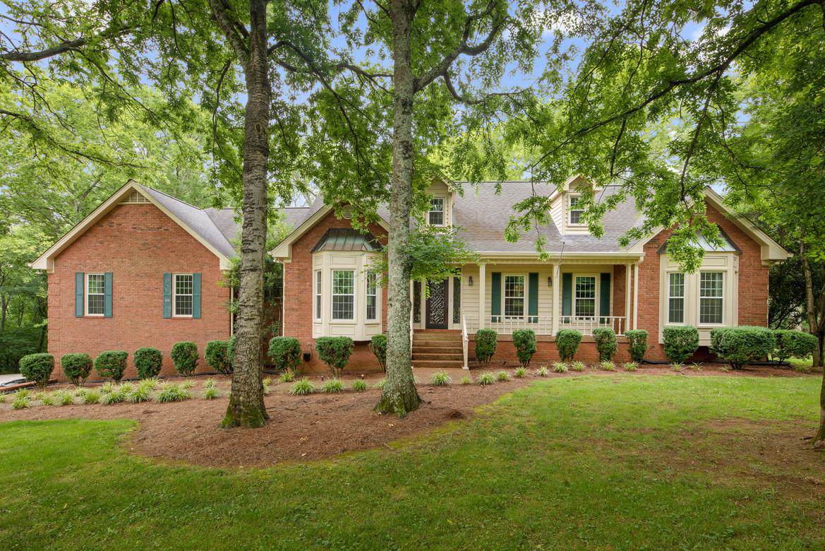 1138 Longview Dr - Photo 1