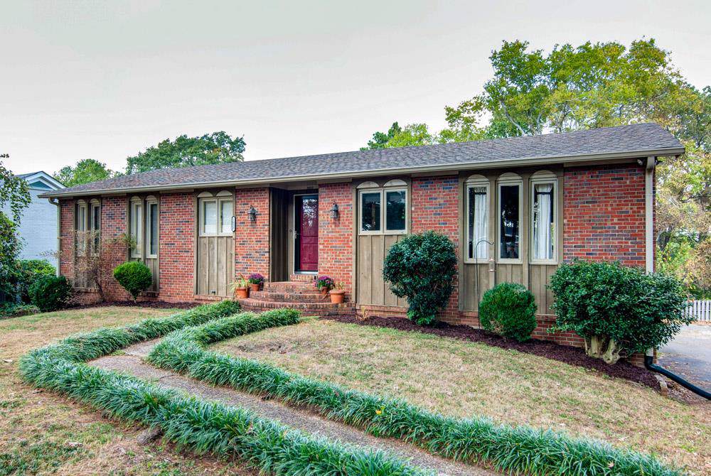 1033 Rolling Fields Cir - Photo 1