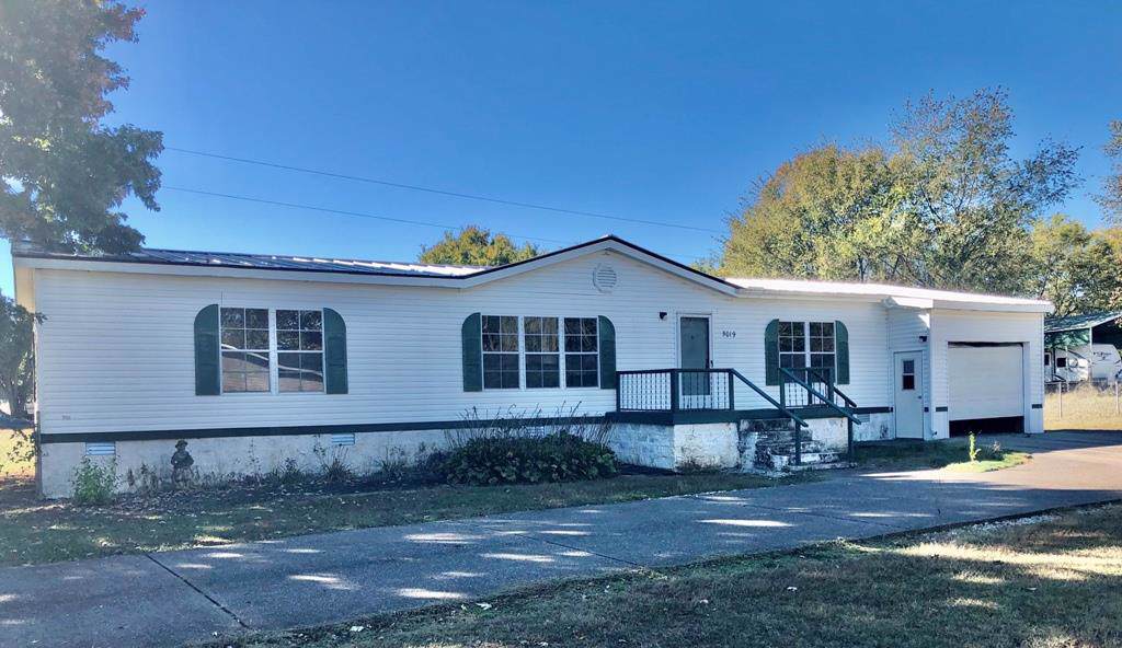 5019 Blackman Rd - Photo 1