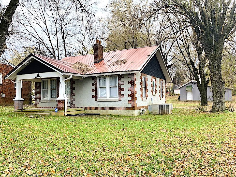 823 5th Ave - Photo 1