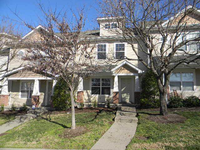 726 Vernon Ave - Photo 1