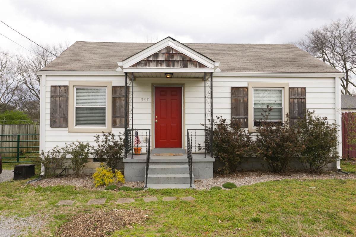 337 Hickory St - Photo 1