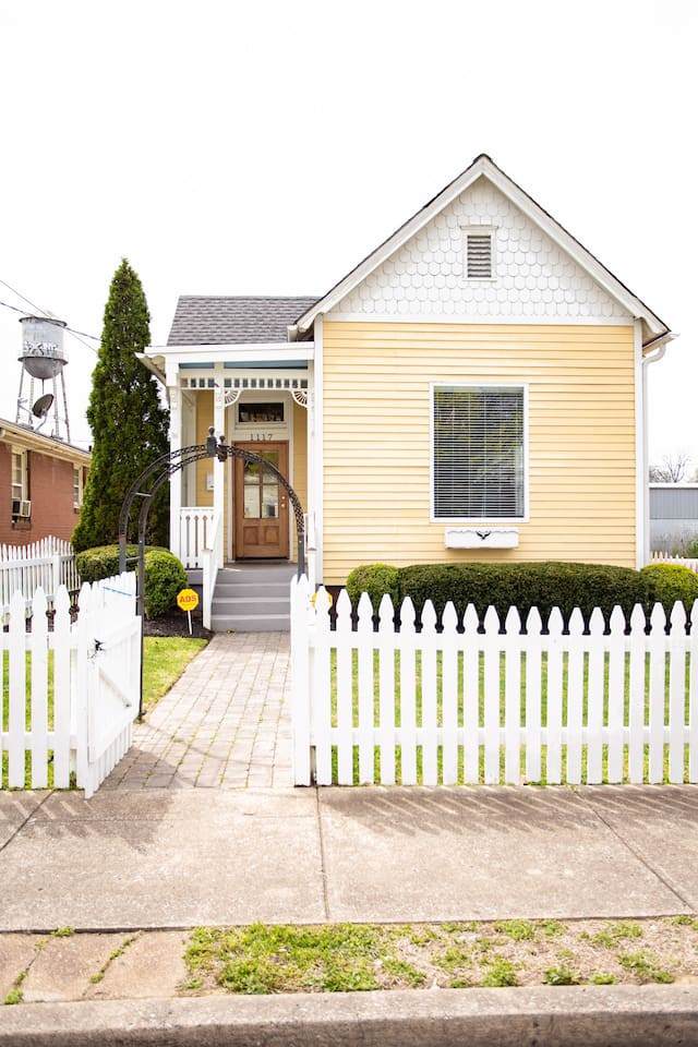 1117 3rd Ave - Photo 1