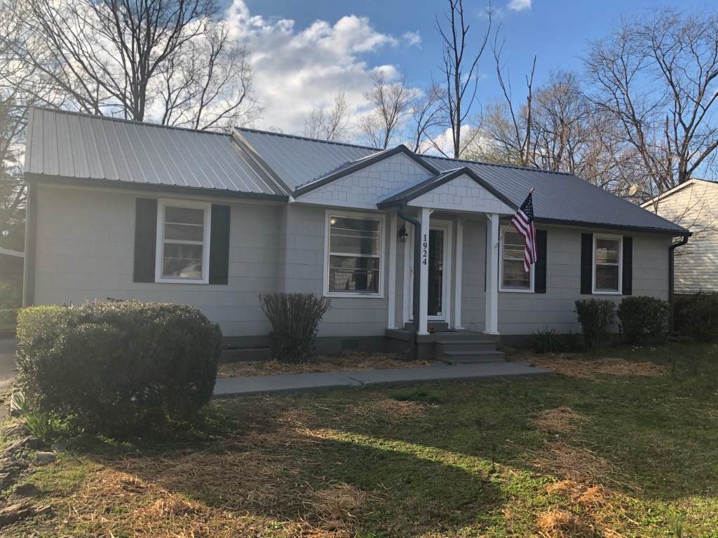 1924 Woodmont Dr - Photo 1