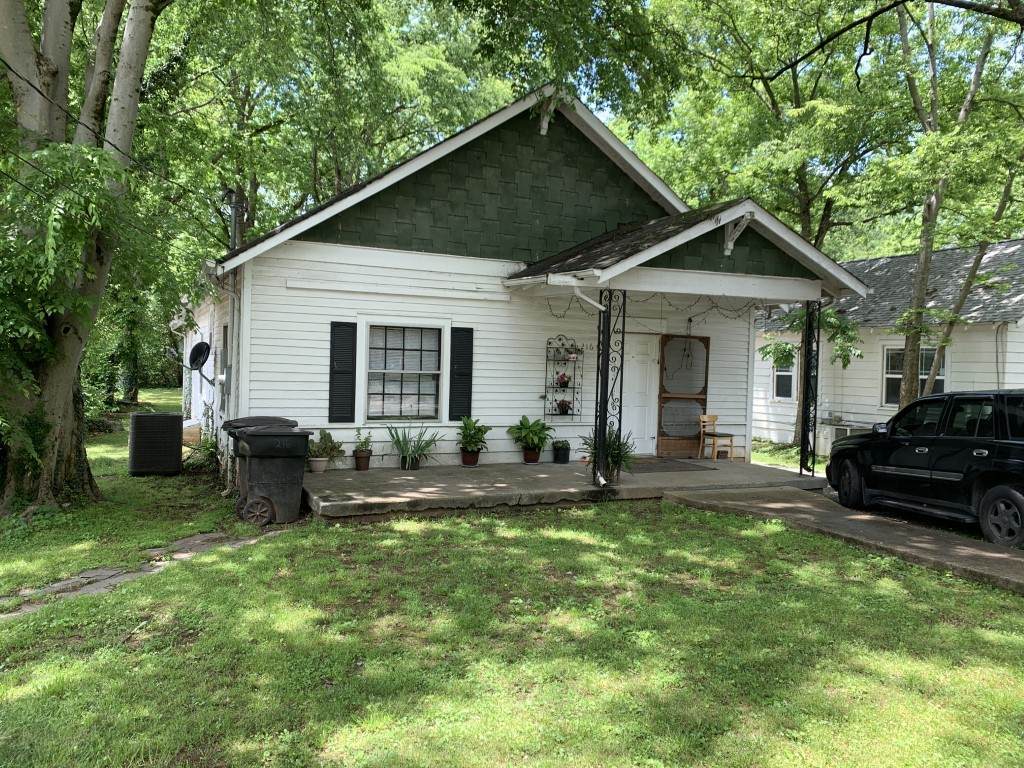 216 S Bilbro Ave - Photo 1