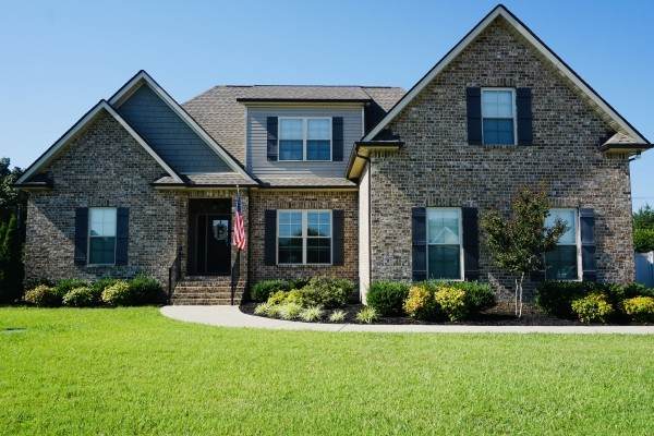 1013 Crowell Dr - Photo 1