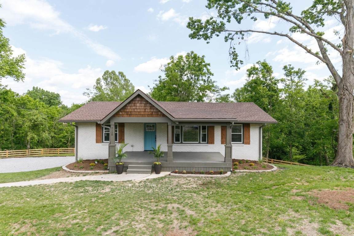 2128 Brookview Dr - Photo 1