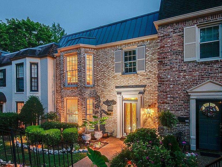 4400 Belmont Park Ter - Photo 1
