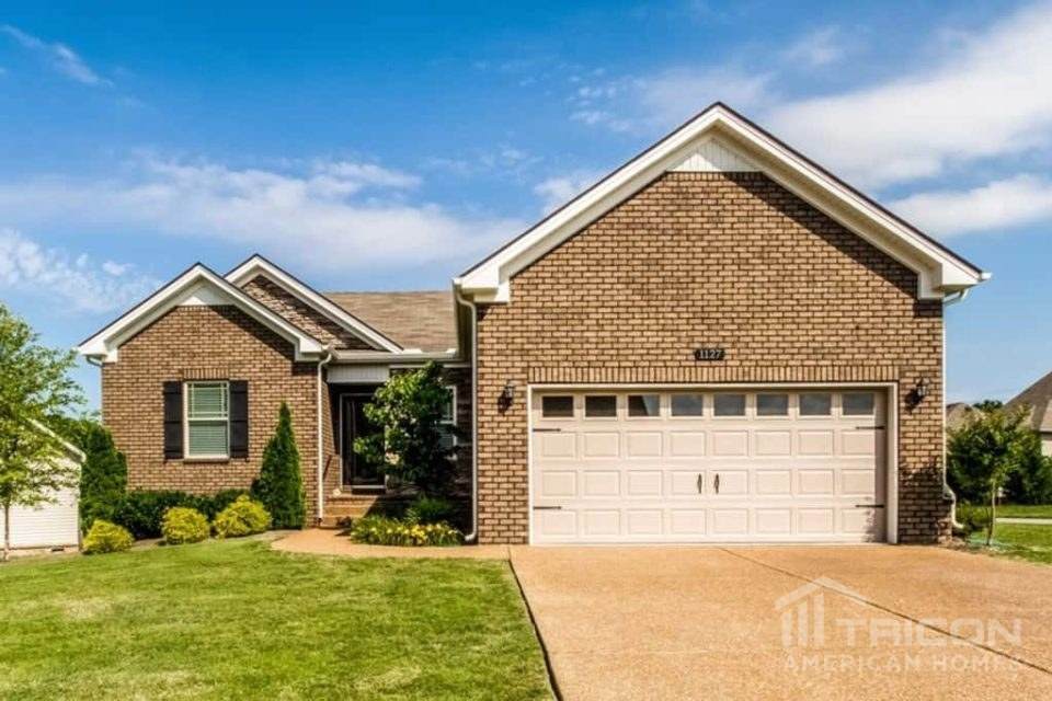 1127 Golf View Way - Photo 1