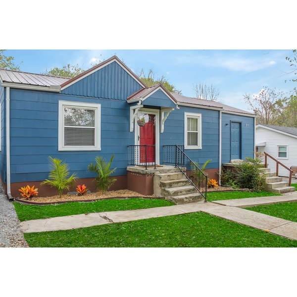 332 Powell St - Photo 1