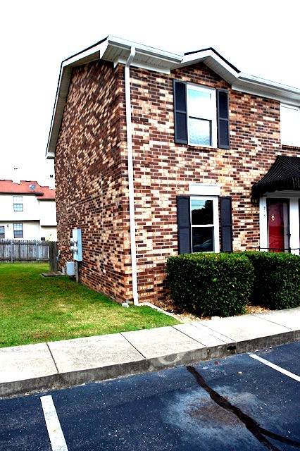 215 Edgewood Dr - Photo 1