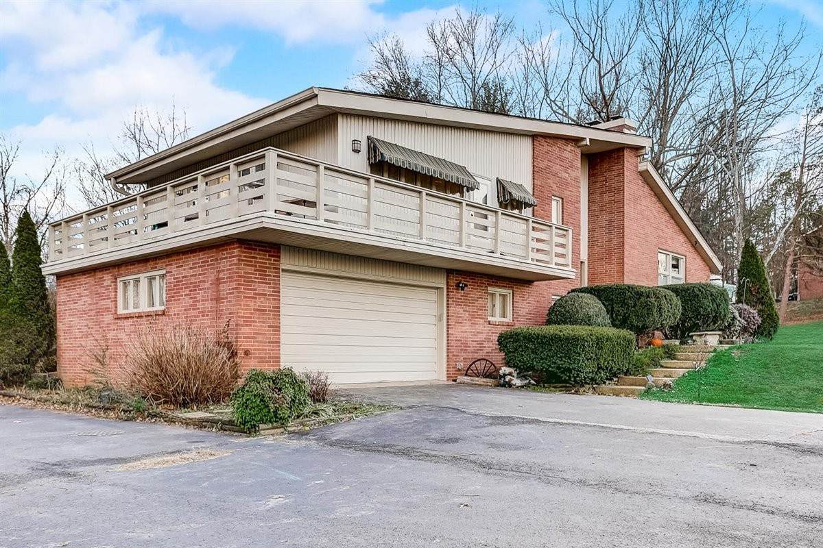 521 N Pawnee Dr - Photo 1