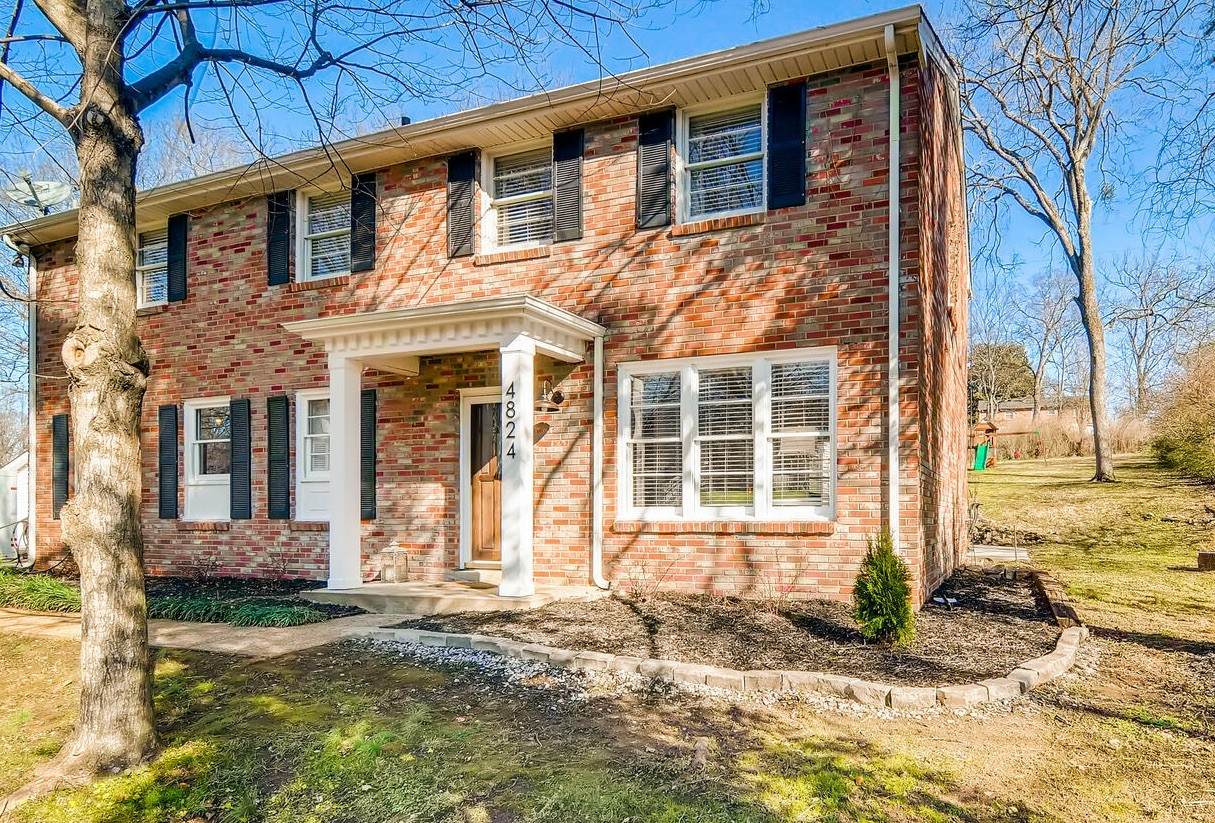 4824 Briarwood Dr - Photo 1